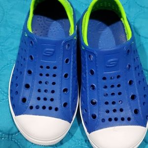 Skechers Guzman Agua surge slip on sneakers